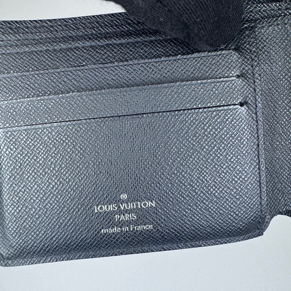 Louis Vuitton Taiga Multiple wallrt - Picture 6 of 7